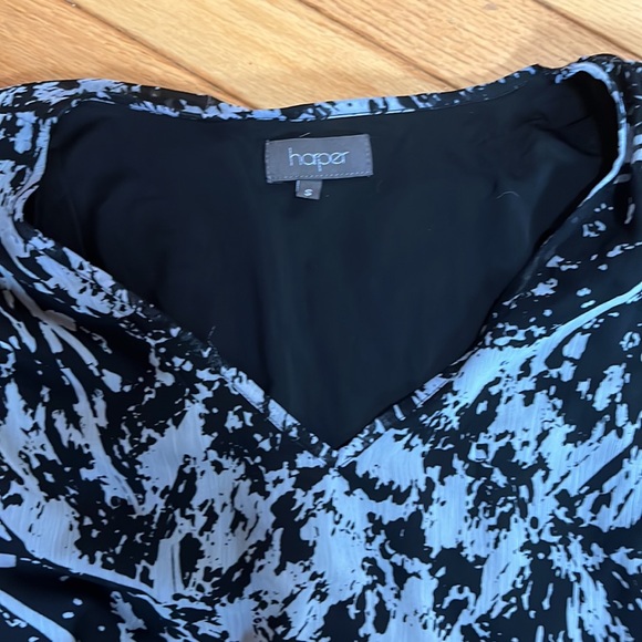 Beautiful top - Picture 3 of 4